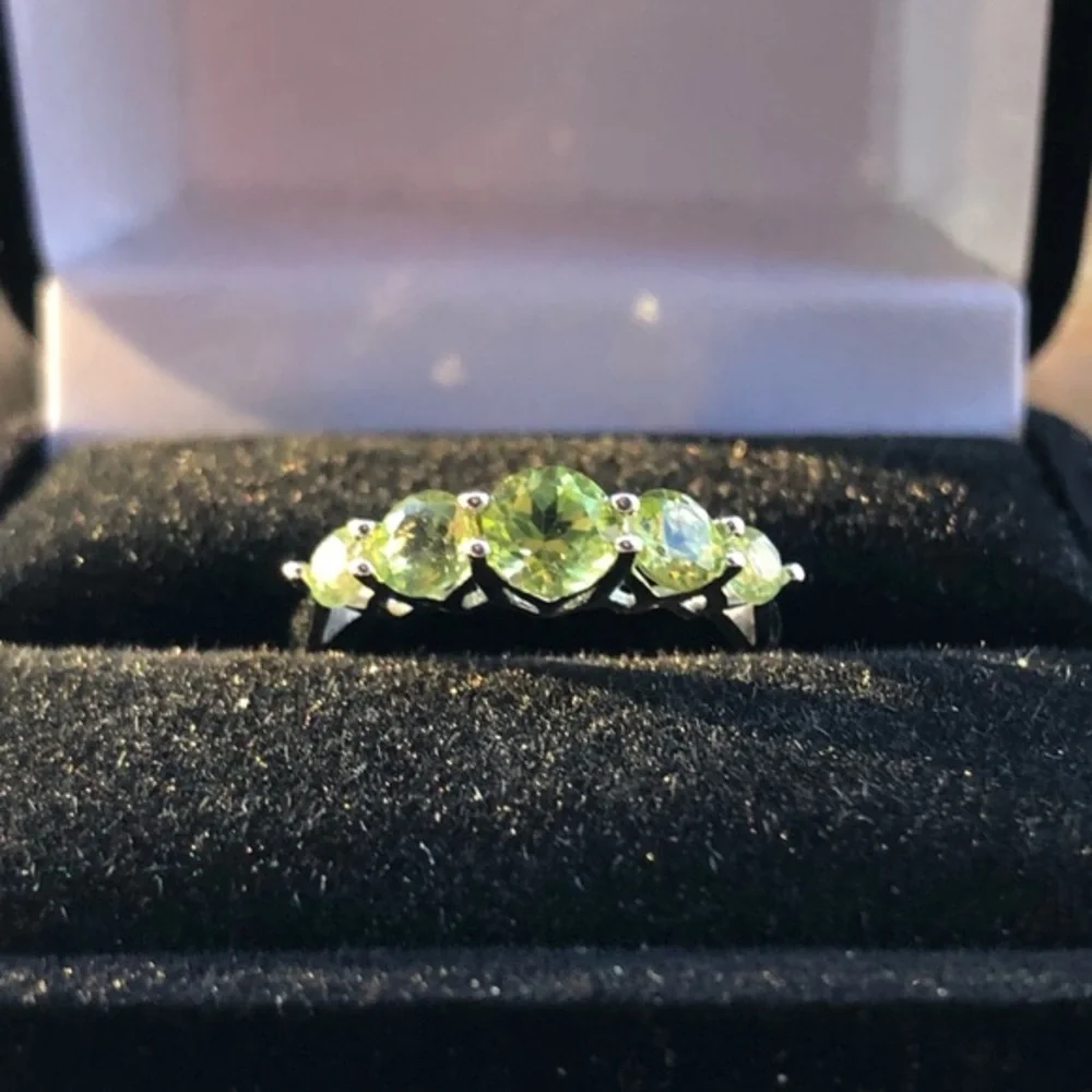 STERLING SILVER PERIDOT RING - Picture 3 of 12